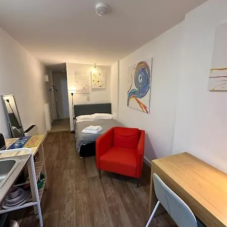 公寓 Garden With Free Parking And Ev *