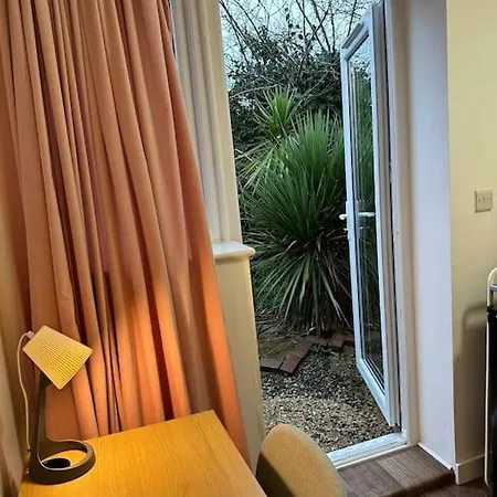 公寓 Garden With Free Parking And Ev *