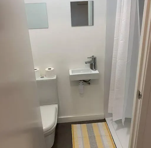 Garden With Free Parking And Ev