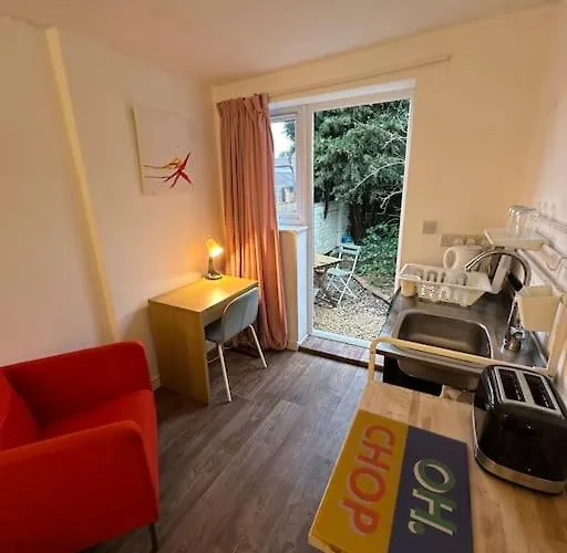 Garden With Free Parking And Ev Bristol